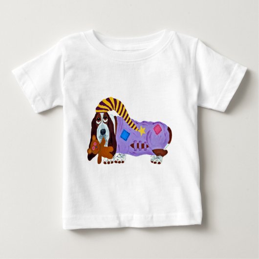 パジャマ姿のバセットハウンド 赤ちゃんTシャツ ベビーTシャツ (正面)