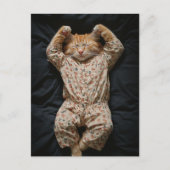 パジャマ姿の眠そうなジンジャー子猫 ポストカード (正面)