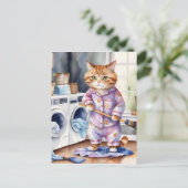 パジャマ笑わされるスのかわいい猫が洗濯 ポストカード (スタンド正面)