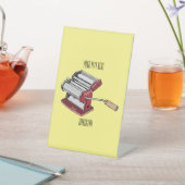 パスタメーカー漫画イラストレーション 台座サイン (インサイチュ)