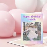 パステルかわいらしレインボーカスタム誕生日ガールフォト カード<br><div class="desc">美し祝い紫の文字と子供の小さな女の子写真を備えたかわいらしパステルレインボースパークルの写真のバースデーカードとパステルのレインボーカスタムルフォトバースデー。この可愛いパーティー追加にtouchの写真をお洒落追加。</div>