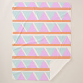 パステルアクアとピンクの幾何三角形パターン シェルパブランケット (正面)