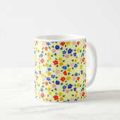 パステルイエローのかわいいお花のデザイン コーヒーマグカップ (正面右)
