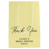 パステルイエローのミニマルなウェディングシャワーのお礼 ミディアムペーパーバッグ (裏面)