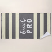 パステルイエローストライプ文字とカスタムビーチPRO ビーチタオル (正面)