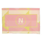 パステルイエローピンクとクリーム幾何学少女の名前 枕カバー (正面)