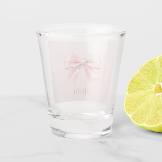 パステルエレガントピンクボウ&ネームパーソナライズされた ショットグラス (裏面)