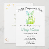 パステルオリーブグリーンの小さなウサギがやってくる 招待状 (正面/裏面)