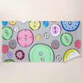 パステルカラフルボタンイラストレーション ビーチタオル (正面)