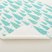 パステルカラーのクリスマスツリーの森 シェルパブランケット (3/4)