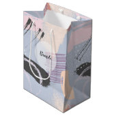 パステルカラーのブラシストロークのコラージュパターン ミディアムペーパーバッグ (正面アングル)