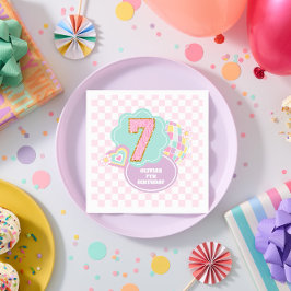 パステルカラーのヴァーシティ風パッチ 7歳の誕生日 スタンダードカクテルナプキン