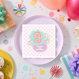 パステルカラーのヴァーシティ風パッチ 9歳の誕生日 スタンダードカクテルナプキン