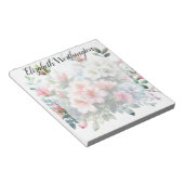 パステルカラーの水彩花のモノグラム名 ノートパッド (アングル)