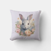パステルカラーの花に囲まれたかわいいウサギ クッション (正面)