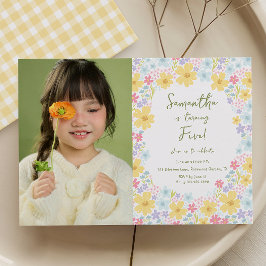 パステルカラーの花の子供の誕生日招待状 招待状