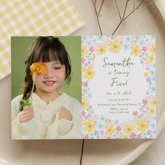 パステルカラーの花の子供の誕生日招待状 招待状