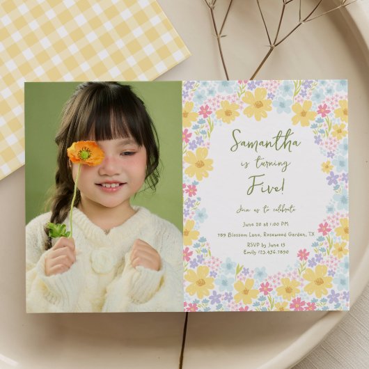 パステルカラーの花の子供の誕生日招待状 招待状