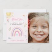 パステルカラーの虹と花の女の子の誕生日写真 サンキューカード (正面)