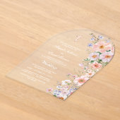 パステルカラーの野の花アーチ ウェディング アクリル招待状 (レイダウン)