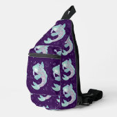 パステルカラーの鯉 | ファンタジーな日本の民間伝承アートの水中世界 スリングバッグ (右コーナー)