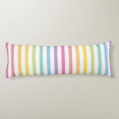 パステルカラーレインボーストライプズ模様 ボディピロー (裏面)