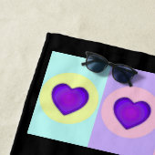 パステルカラー&パープルハートのビート ビーチタオル (インサイチュ)