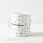 パステルカラー、モダンなパターンの三角形 コーヒーマグカップ (正面左)