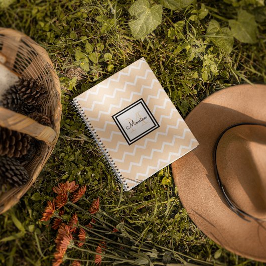 パステルガーリーピーチネームモノグラムシェブロン ノートブック