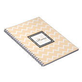 パステルガーリーピーチネームモノグラムシェブロン ノートブック (右側)