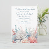 パステルコーラルリーフ – ビーチ結婚式ディナーリハーサル 招待状 (スタンド正面)