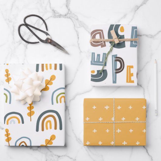 パステルスカンジレインボーツリー文字ピースクリスマス ラッピングペーパーシート (正面)