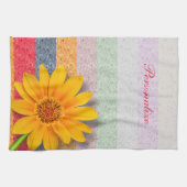 パステルストライプパーソナライズされた黄色のバターカップ キッチンタオル (横)