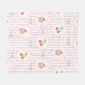 パステルストライプホテルウォーターカラーカップケーキピンク背景 フリースブランケット (正面(横))