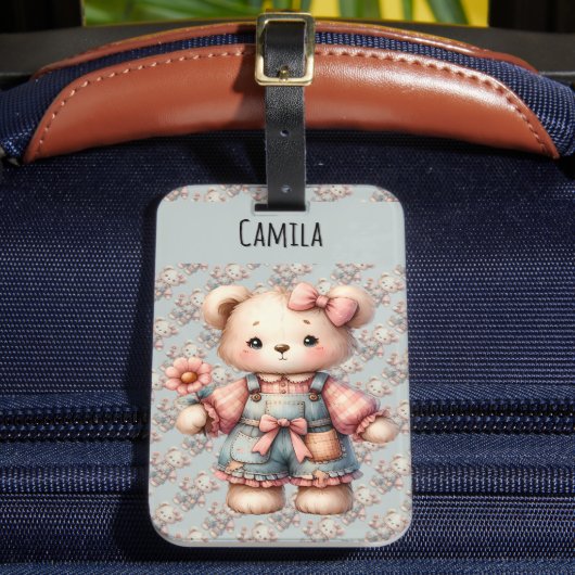 パステルテディベア持ち花付きオーバーオール ラゲッジタグ (正面インサイチュ2)