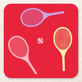 パステルテニスラケットとテニスボールを赤で スクエアペーパーコースター