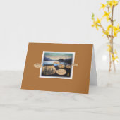 パステルテンツアットサンセットオンブラウンバケーション カード (黄色い花)