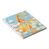 パステルバブル水に入った朱色の金魚 ノートパッド (アングル)