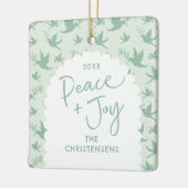 パステルパーソナライズされたグリーンピース+ジョイ セラミックオーナメント (左)