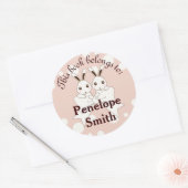 パステルピンクかわいいバニーの子供たち本書は次のものだ ラウンドシール (封筒)