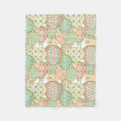 パステルピンクと青のホットエアバルーンのパターン フリースブランケット (正面)