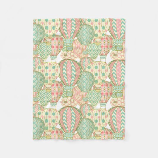 パステルピンクと青のホットエアバルーンのパターン フリースブランケット (正面)