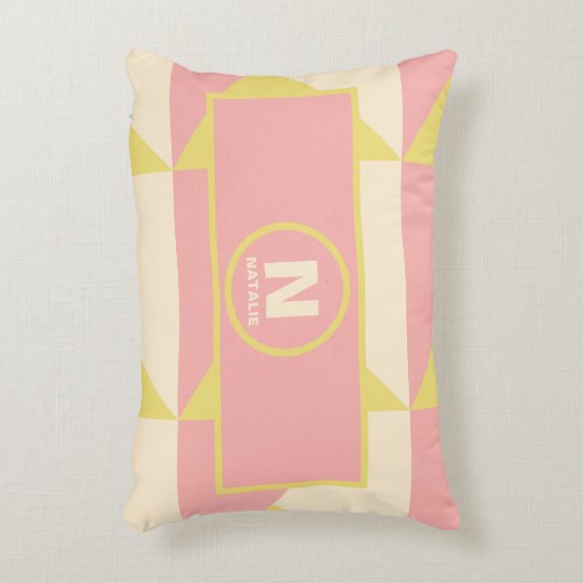 パステルピンクと黄色の形状とモノグラム名 アクセントクッション (正面(垂直))