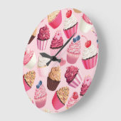 パステルピンクのカップケーキ：ヴィンテージパターン。 ラージ壁時計 (傾斜)