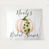 パステルピンクのカボチャが優雅に物語る、秋のウェディング タペストリー (正面(横))