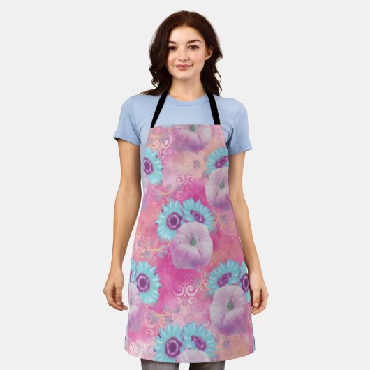 パステルピンクのカボチャ&アクアマムスフラワーズ エプロン (着用した状態)