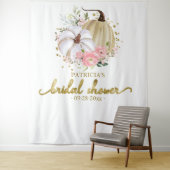 パステルピンクの花とパンプキンの秋のブライダルシャワー背景 タペストリー (インサイチュ)