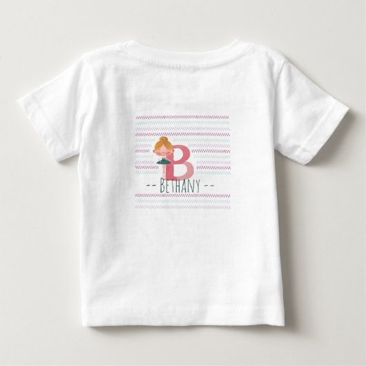 パステルピンクの“B”モノグラムバレリーナ ベビーTシャツ (裏面)