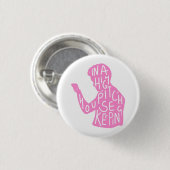 パステルピンクのJJsシルエットハウスキーピング引用文 缶バッジ (正面&裏面)