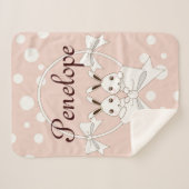 パステルピンクオフホワイトリボンと可愛いツインバニー シェルパブランケット (正面(横))